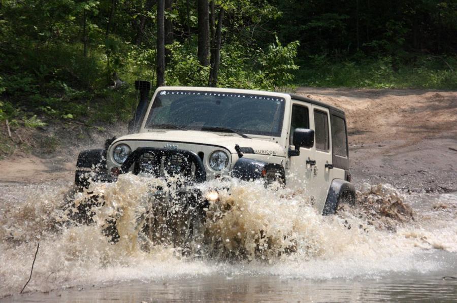  Jeep Wrangler Hemi AEV 2011 года  (фото 43 из 58)